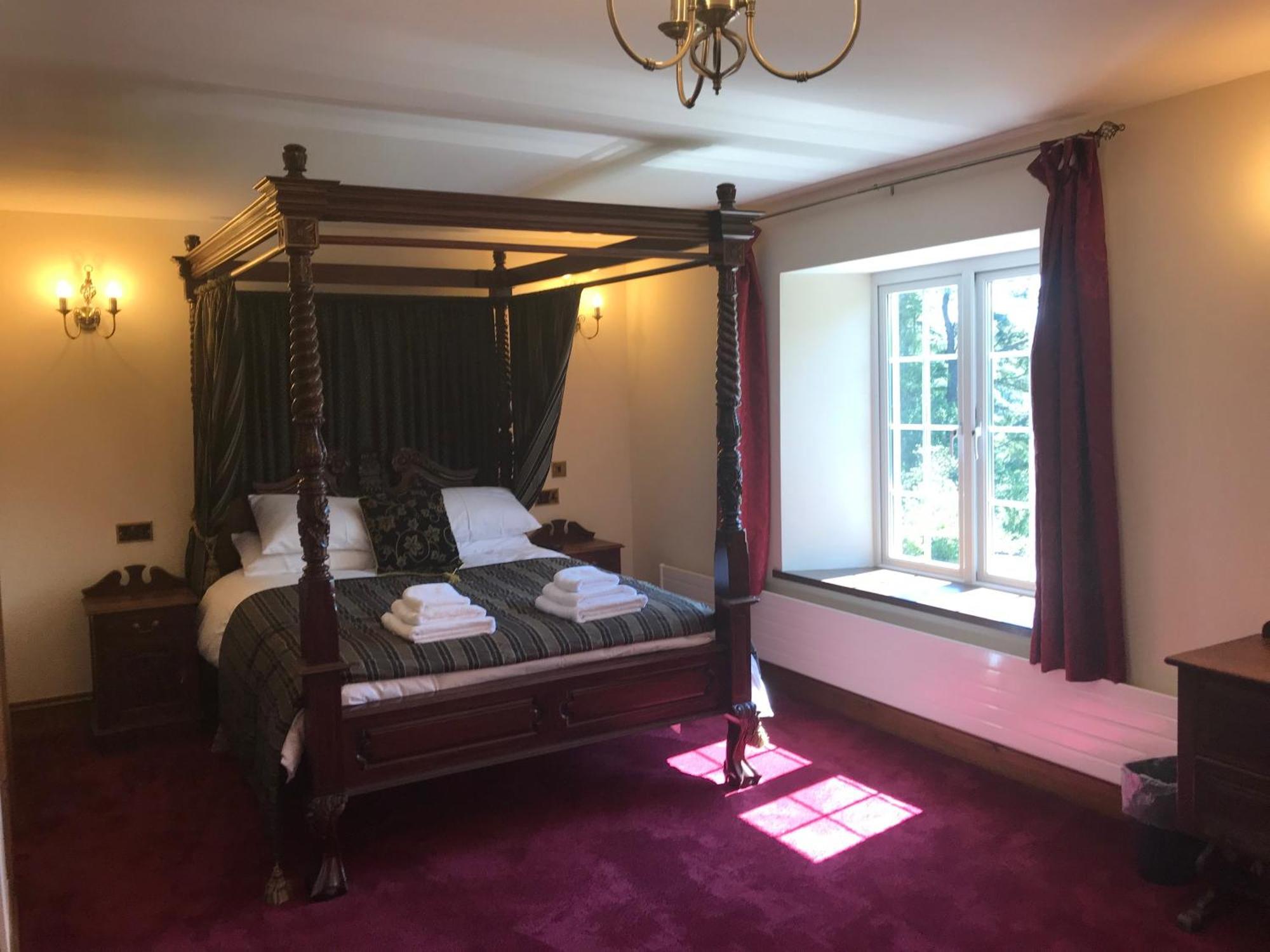 Great Trethew Manor Hotel & Self Catering Lodges Liskeard Room photo